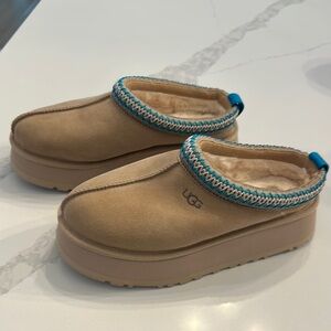 UGG Tan Platform Slippers with Blue Trim